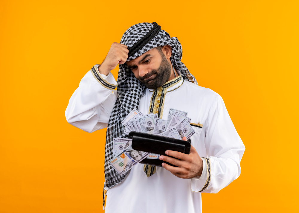 arabic men with cash in hand